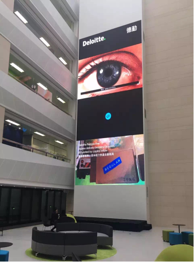 Многофункциональный центр Pacific Place, Гонконг, 2016 год, площадь экрана 72 квадратных метра Многофункциональный центр Pacific Place, Гонконг, 2016 год, площадь экрана 72 квадратных метра